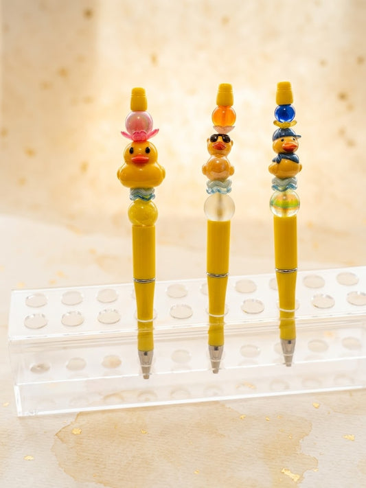 Mama duck and her ducklings pen set